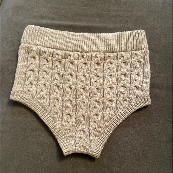 High-waisted knit bottoms. - Picture 4 of 5